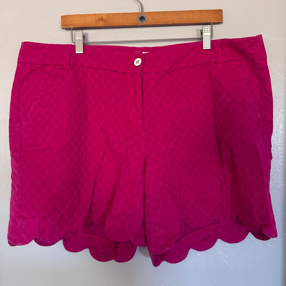 Crown & Ivy Hot Pink Scallop-Hem Shorts
